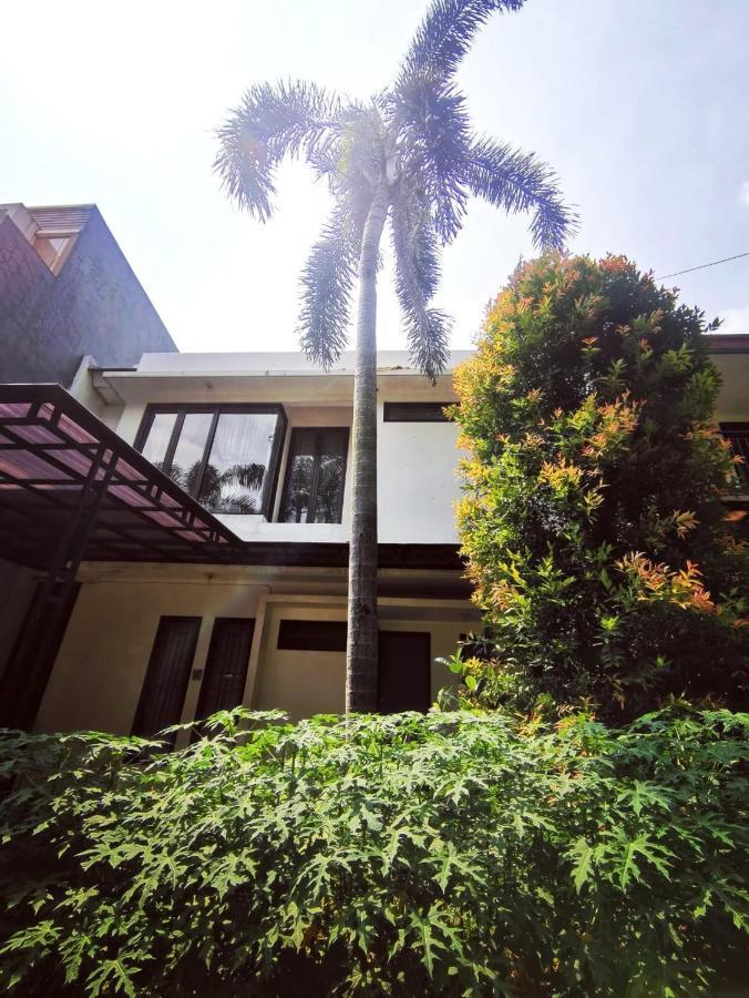 4-Bedroom Home In South Jakarta Nuansa Swadarma Residence By Le Ciel Hospitality Buitenkant foto