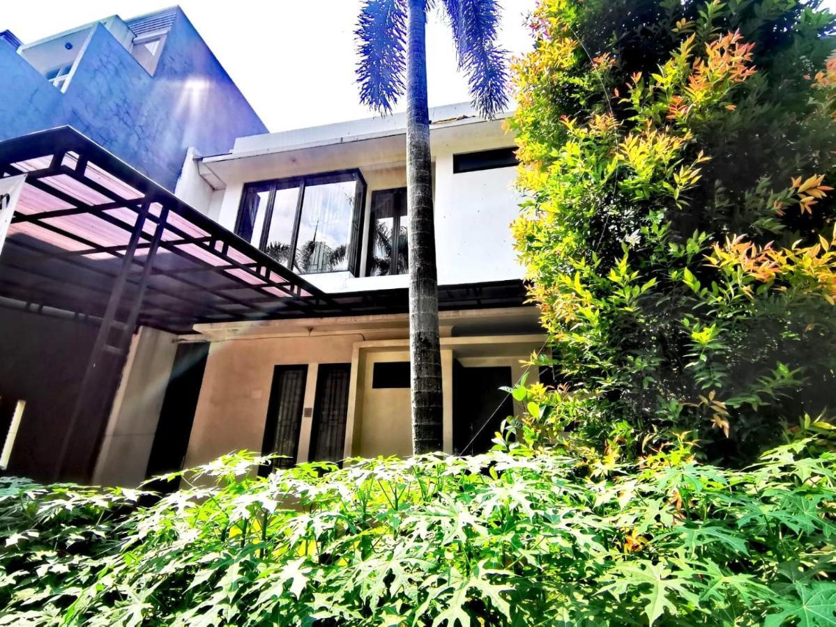 4-Bedroom Home In South Jakarta Nuansa Swadarma Residence By Le Ciel Hospitality Buitenkant foto