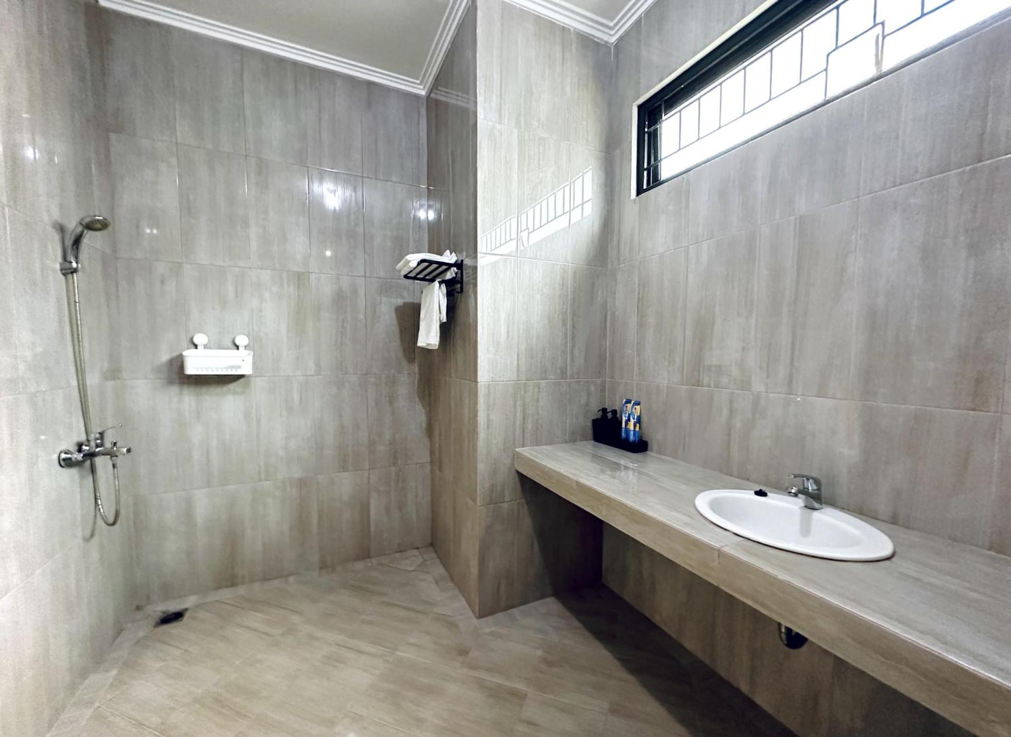 4-Bedroom Home In South Jakarta Nuansa Swadarma Residence By Le Ciel Hospitality Buitenkant foto