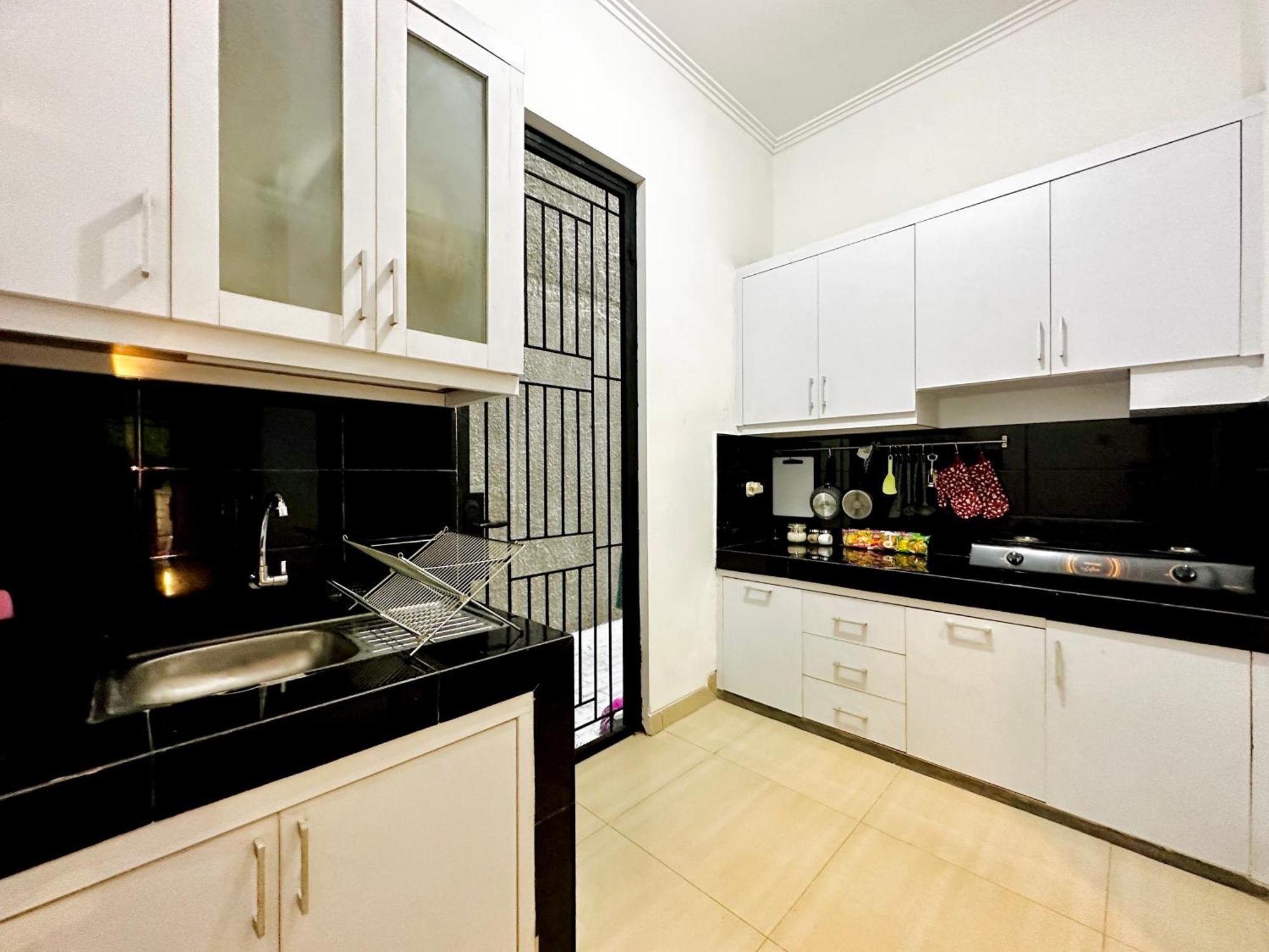 4-Bedroom Home In South Jakarta Nuansa Swadarma Residence By Le Ciel Hospitality Buitenkant foto