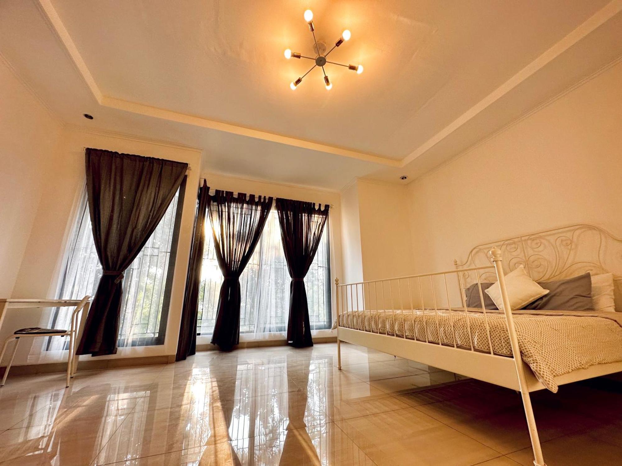 4-Bedroom Home In South Jakarta Nuansa Swadarma Residence By Le Ciel Hospitality Buitenkant foto
