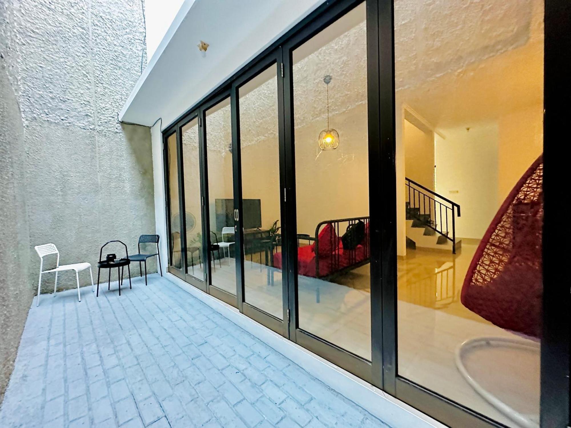 4-Bedroom Home In South Jakarta Nuansa Swadarma Residence By Le Ciel Hospitality Buitenkant foto