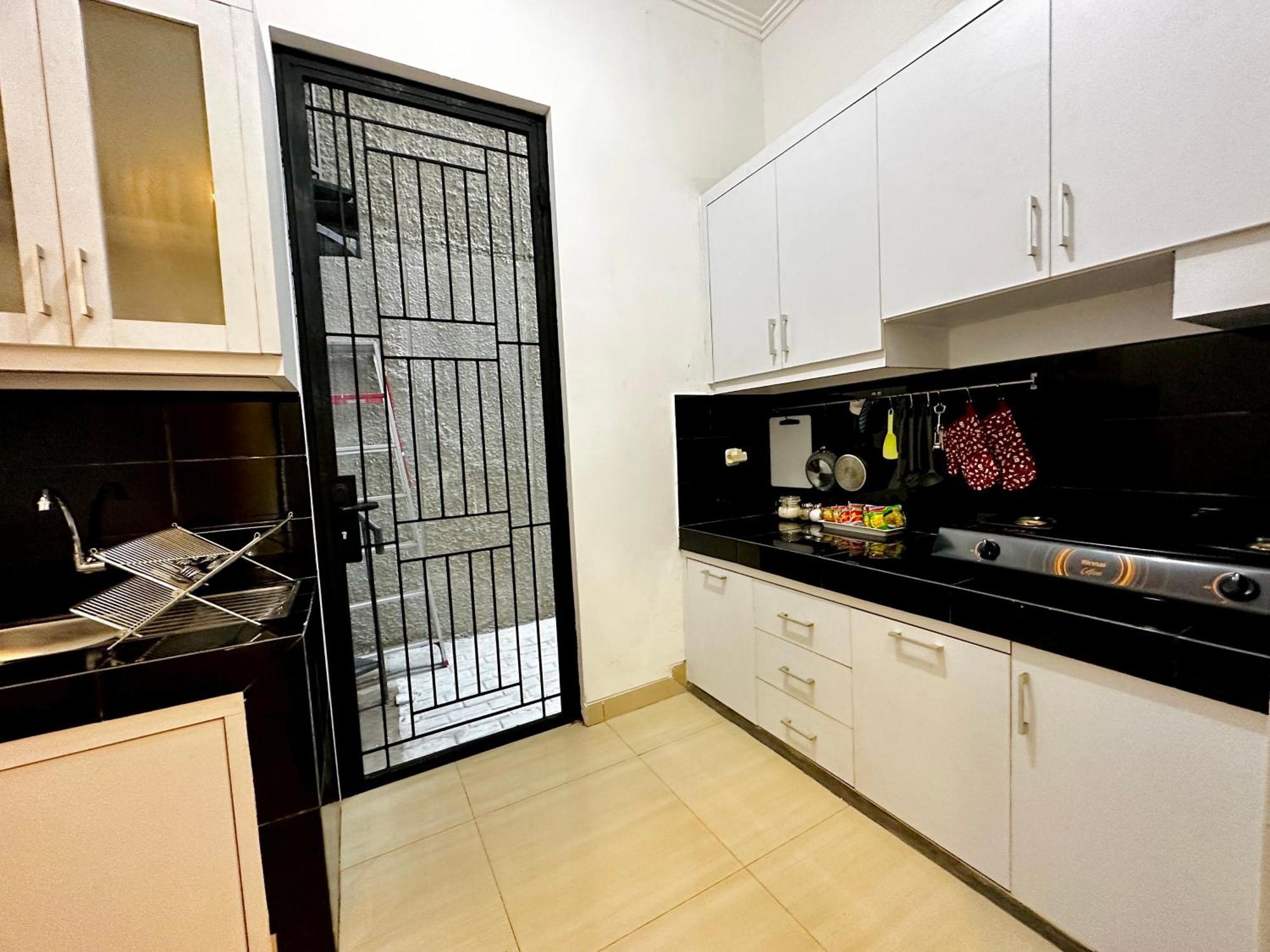 4-Bedroom Home In South Jakarta Nuansa Swadarma Residence By Le Ciel Hospitality Buitenkant foto