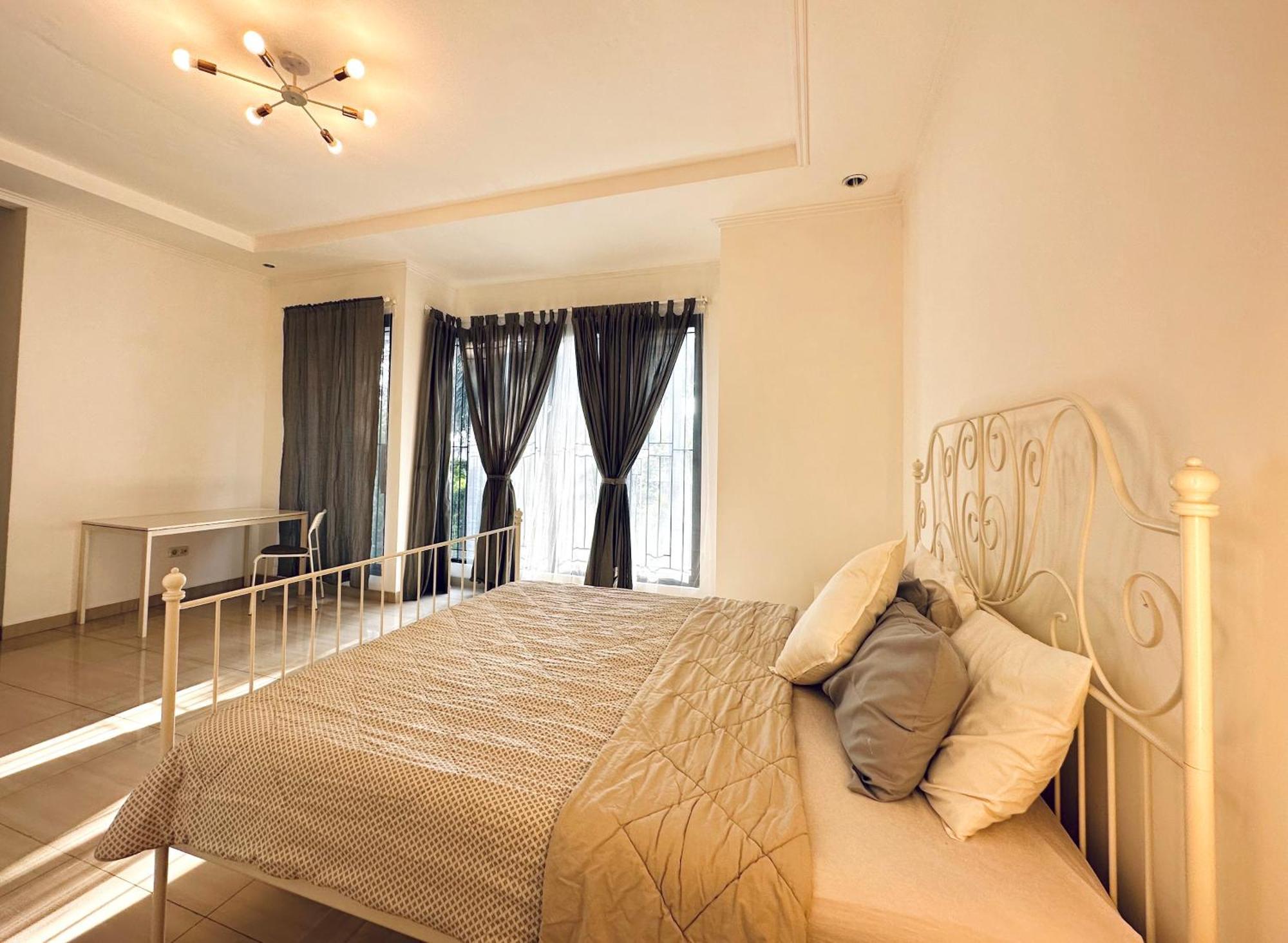 4-Bedroom Home In South Jakarta Nuansa Swadarma Residence By Le Ciel Hospitality Buitenkant foto