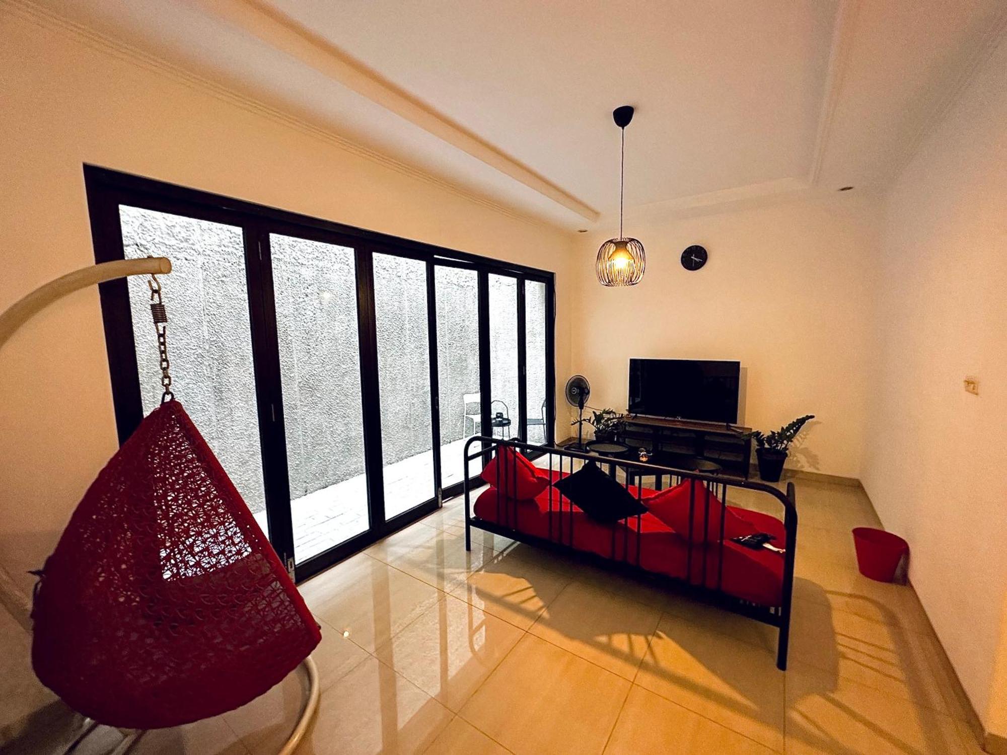4-Bedroom Home In South Jakarta Nuansa Swadarma Residence By Le Ciel Hospitality Buitenkant foto