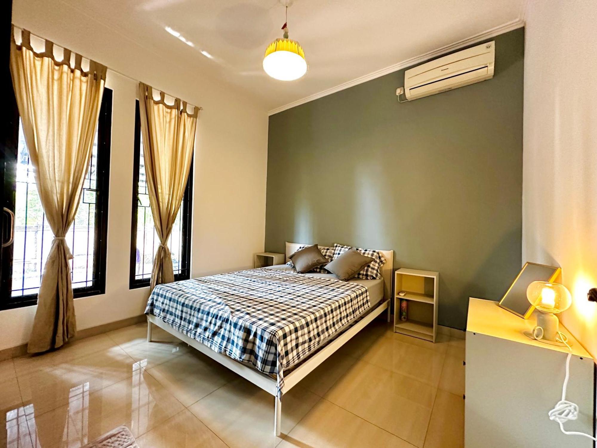 4-Bedroom Home In South Jakarta Nuansa Swadarma Residence By Le Ciel Hospitality Buitenkant foto