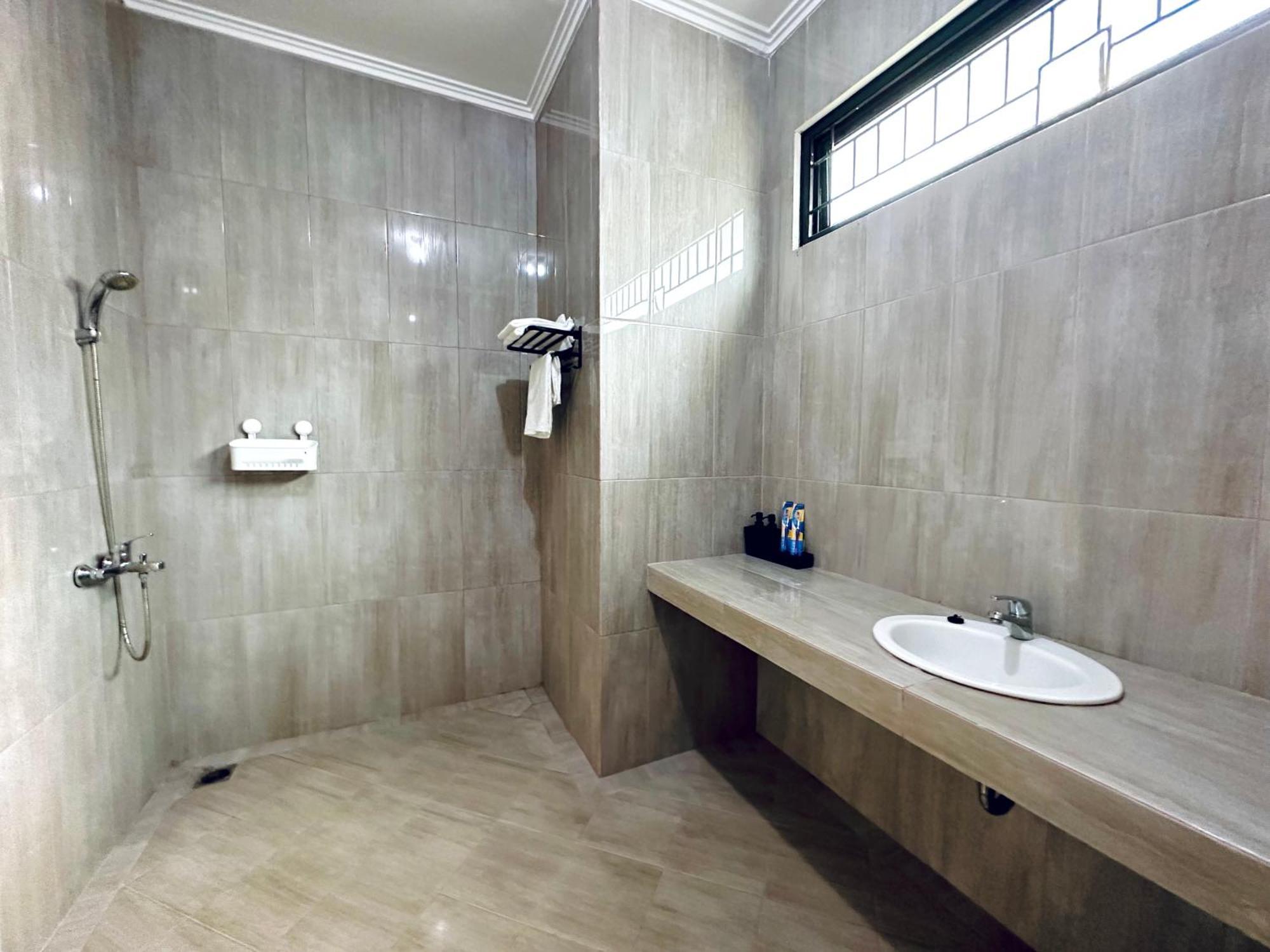 4-Bedroom Home In South Jakarta Nuansa Swadarma Residence By Le Ciel Hospitality Kamer foto