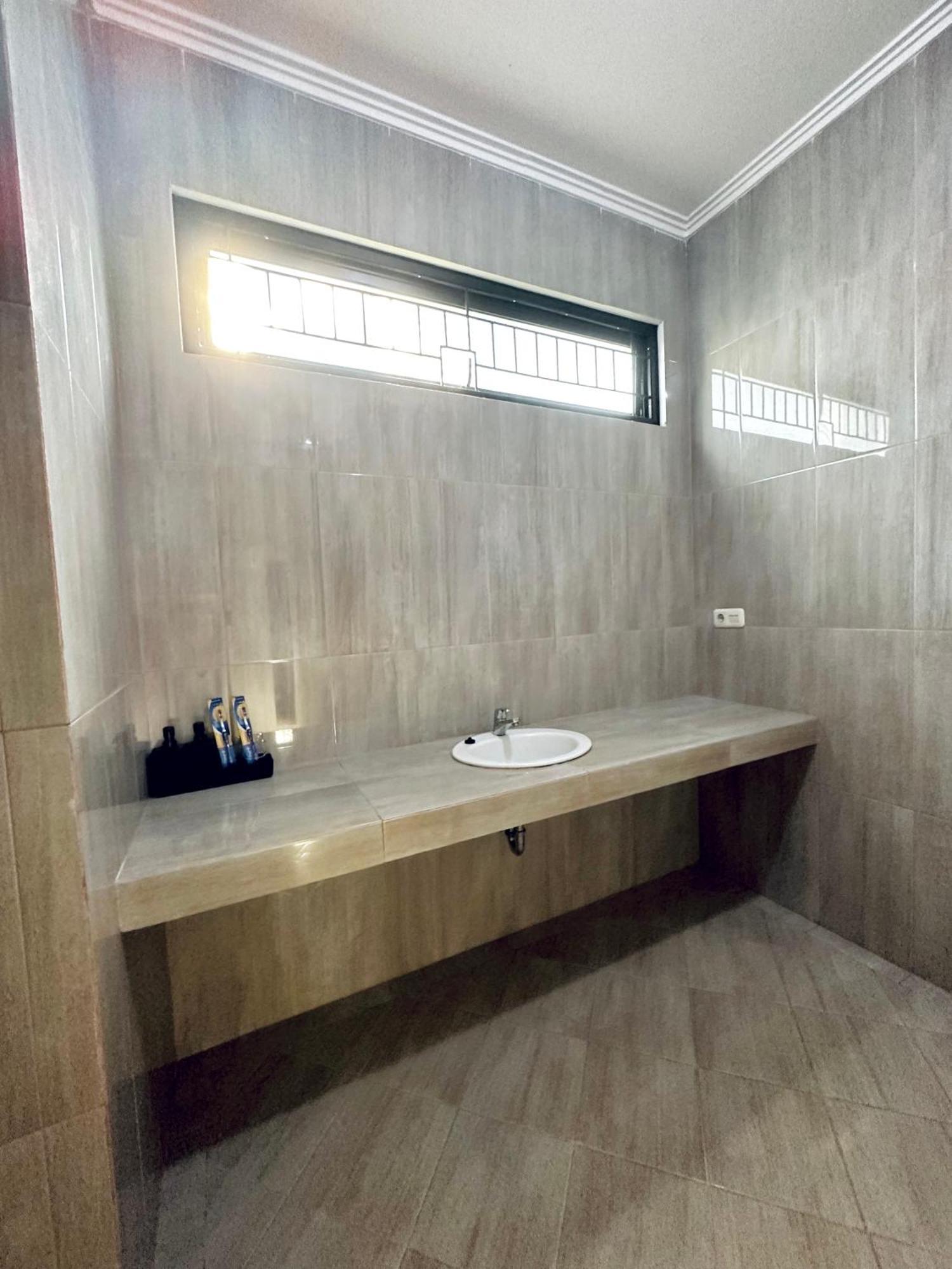 4-Bedroom Home In South Jakarta Nuansa Swadarma Residence By Le Ciel Hospitality Kamer foto
